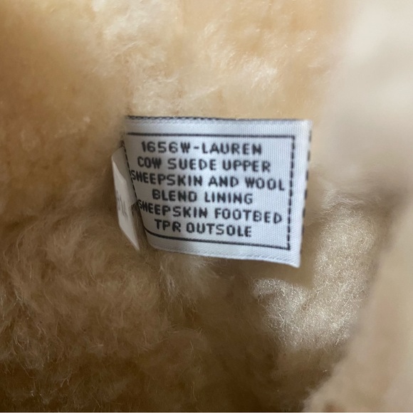 BearPaw Lauren Brown Suede sheepskin/wool lined warm button boot. Size 9 - Picture 9 of 9